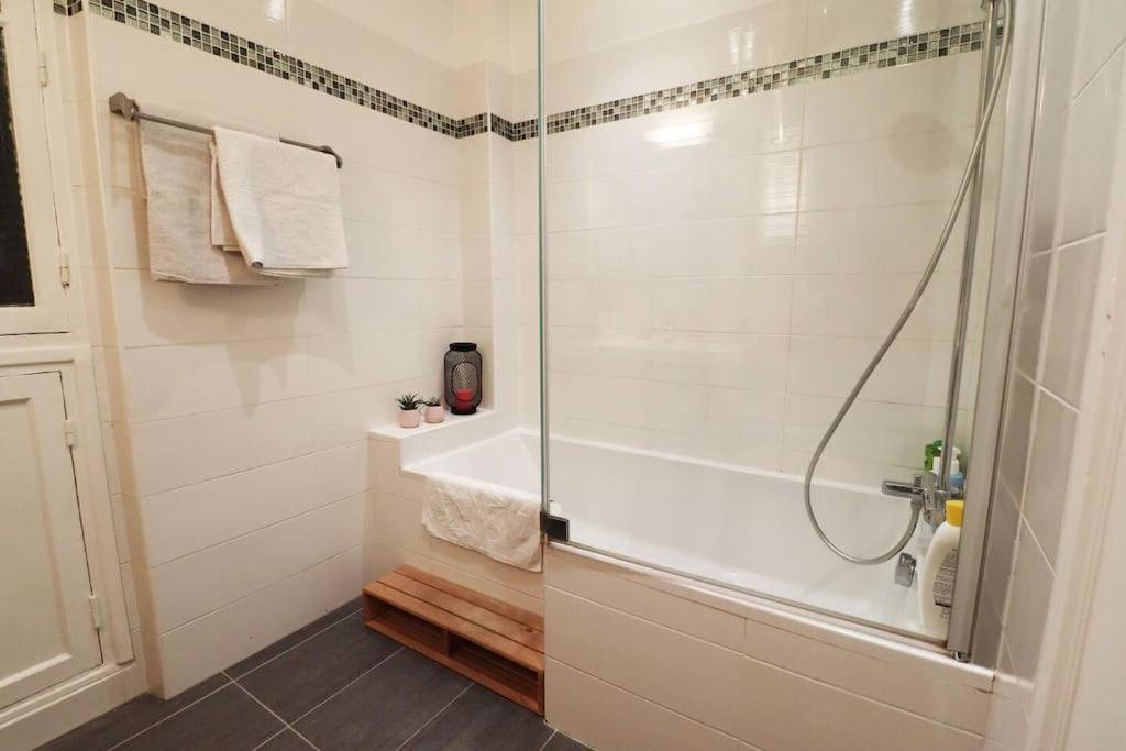 Paris Langeac Apartments Room photo